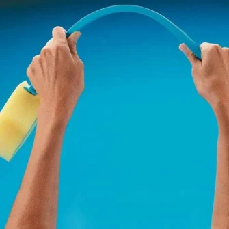 Esponja con mango flexible