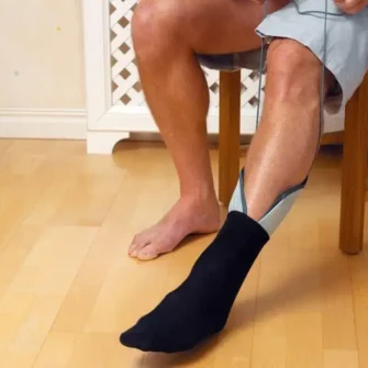 Manga pone calcetines y medias Etac