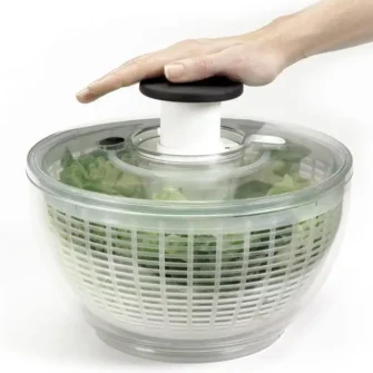 Escurre ensaladas con una mano