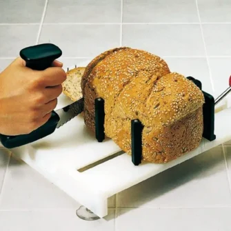 Tabla con ayudas para cortar alimentos